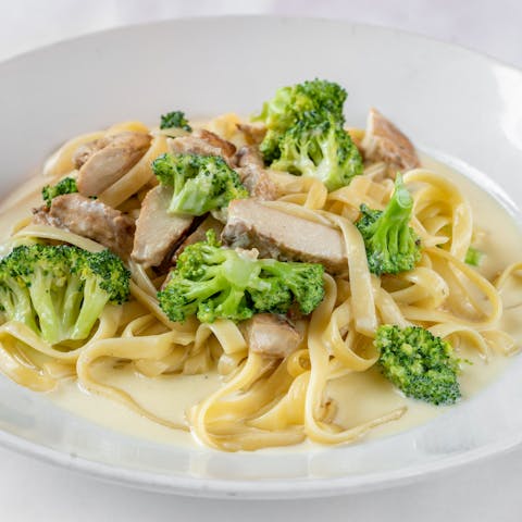 D’Agnese’s at White Pond signature dishes Chicken Marsala, Seafood Pasta, Chicken Alfredo.